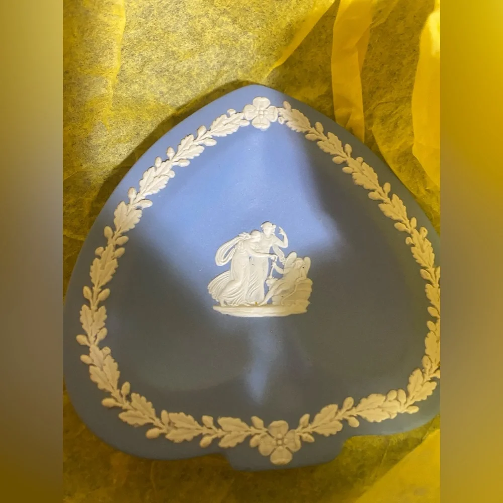 2 vintage ceramic blue dishes WedgWood England